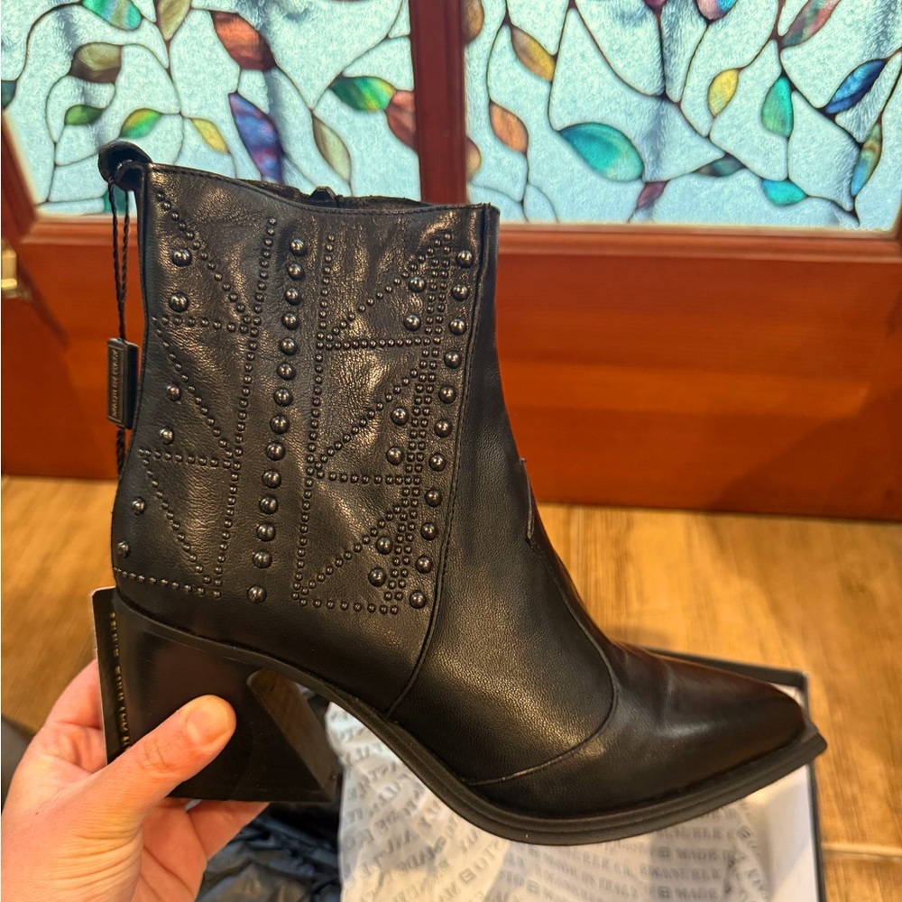 BRAND NEW black leather studded western cowboy boots NEVER worn!